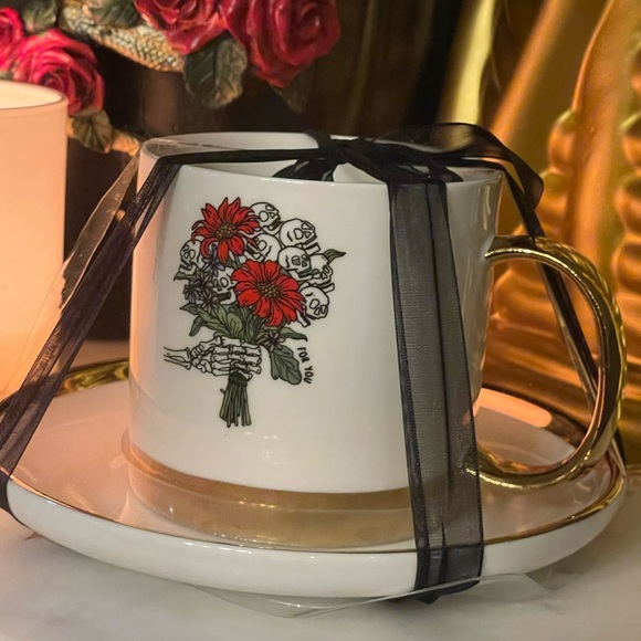 ELEGANCE Skeleton Hand Skull Flower Bouquet Cup And Saucer Set ❤️🖤💛💀💛❤️🖤 - Picture 6 of 7